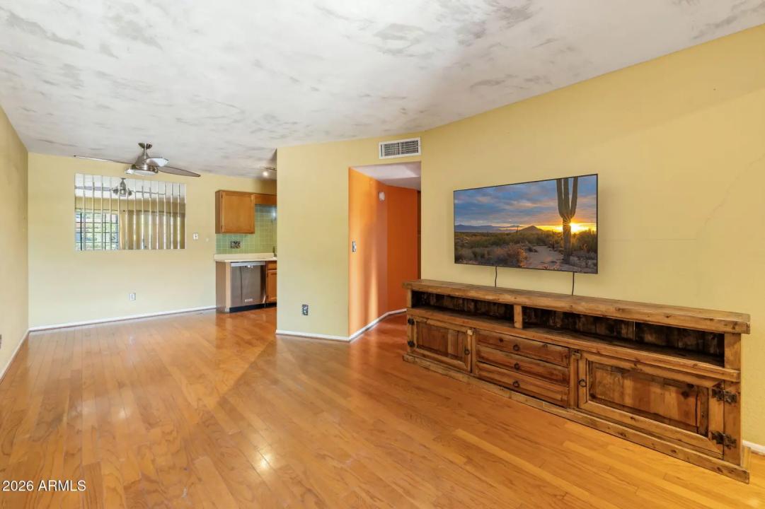 Real Estate Picture 7
