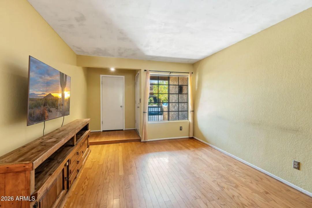 Real Estate Picture 6