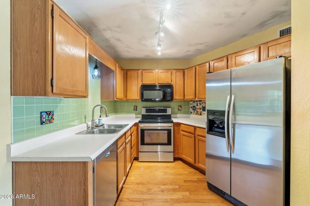 Real Estate Picture 12
