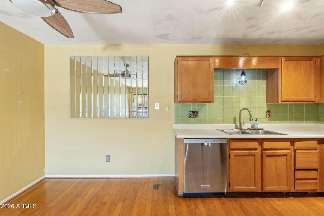 Real Estate Picture 11