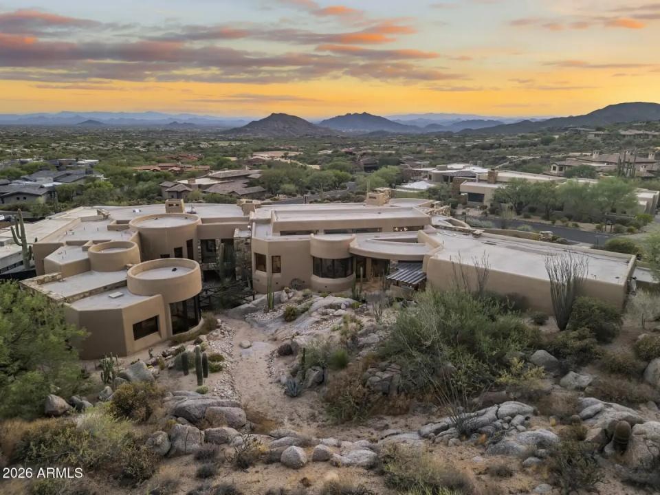 Real Estate Picture 11