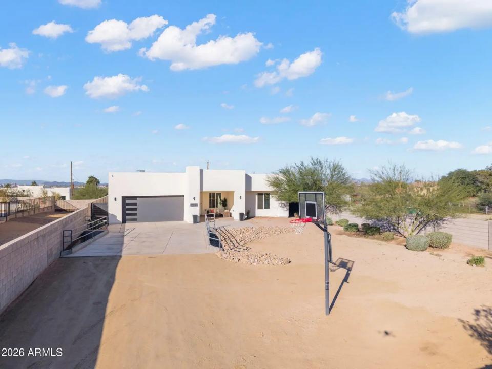 Real Estate Picture 4
