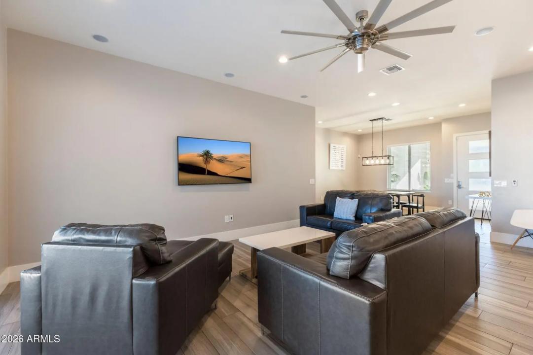 Real Estate Picture 8