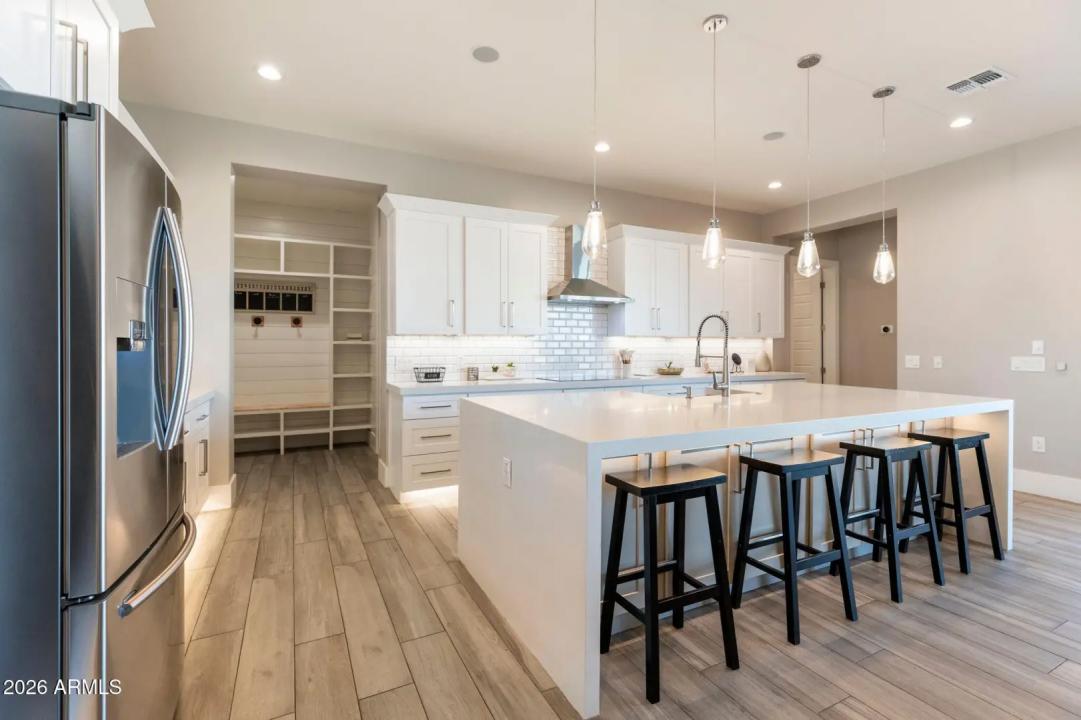 Real Estate Picture 10