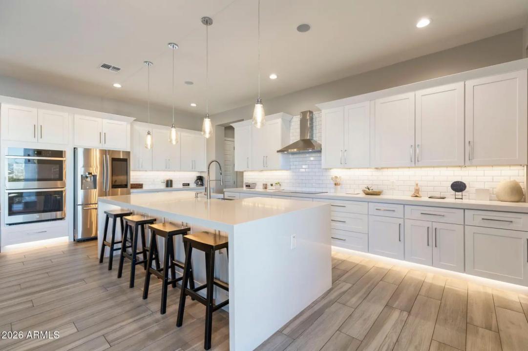 Real Estate Picture 12