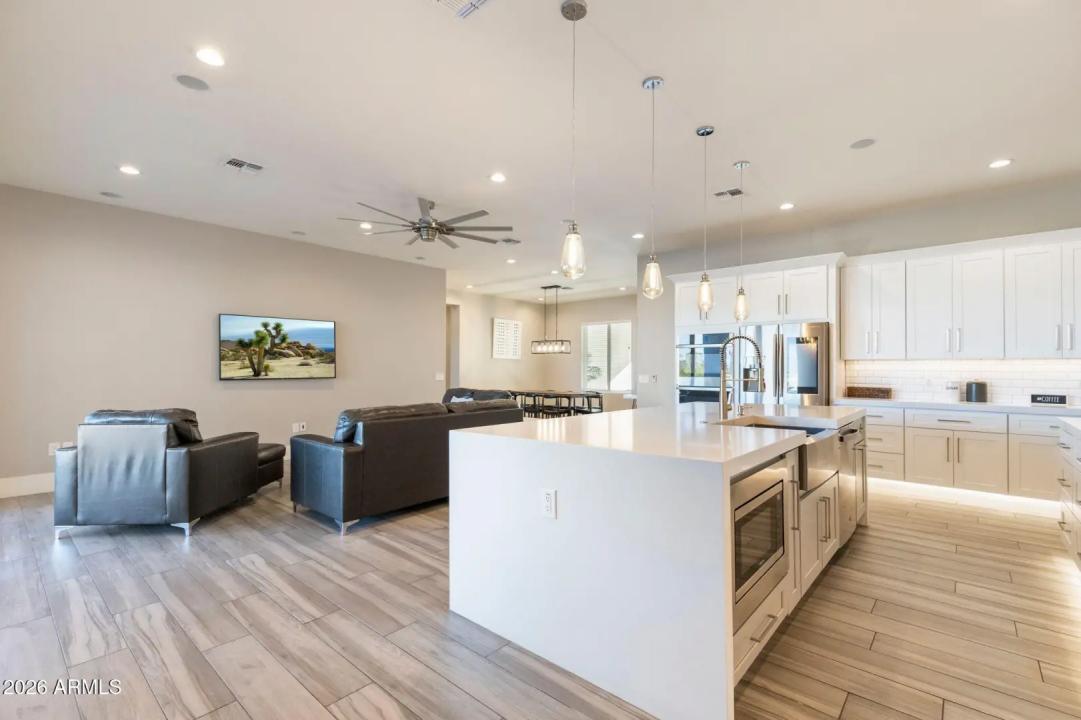 Real Estate Picture 14