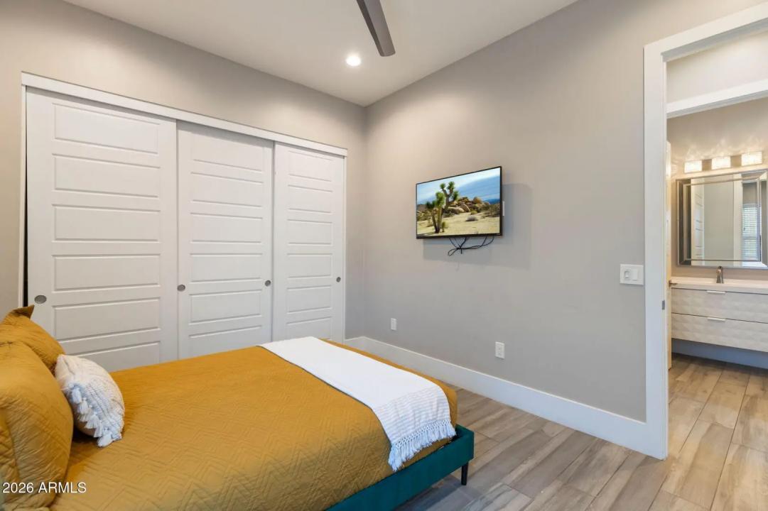 Real Estate Picture 30