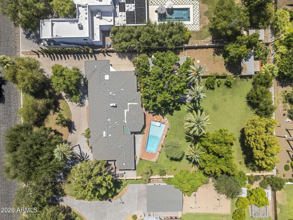Real Estate Picture 4