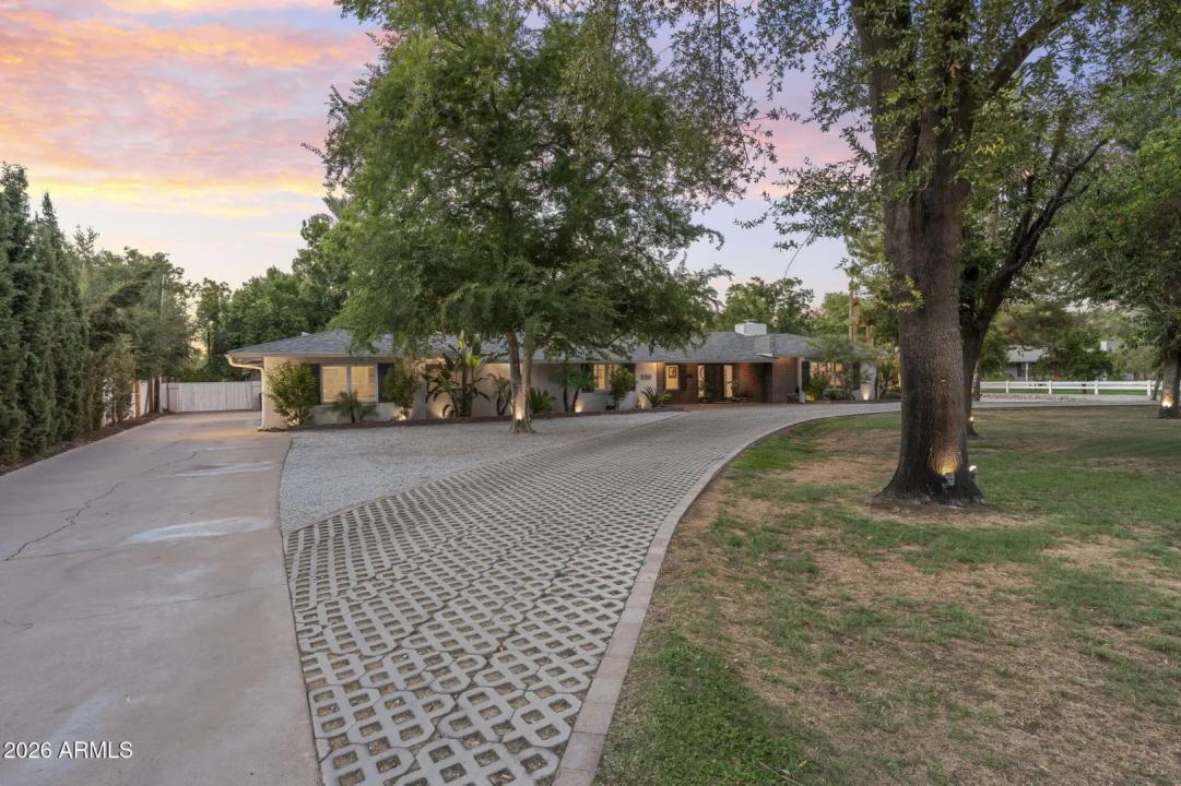 Real Estate Picture 3