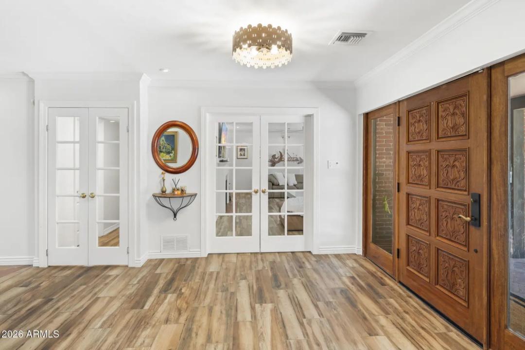 Real Estate Picture 9