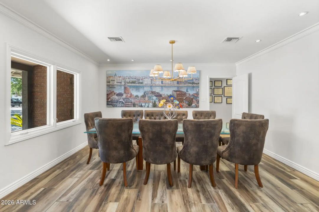 Real Estate Picture 11