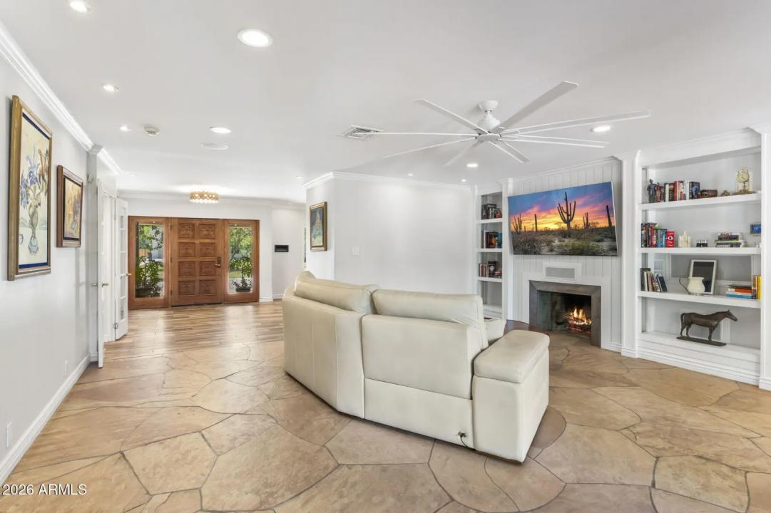 Real Estate Picture 18