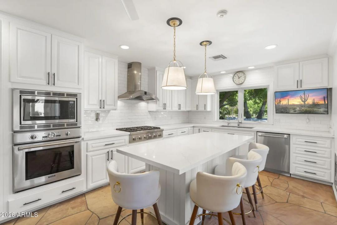 Real Estate Picture 22