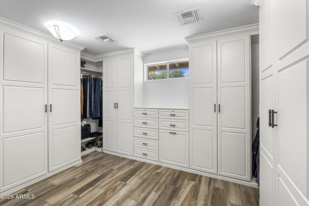 Real Estate Picture 32