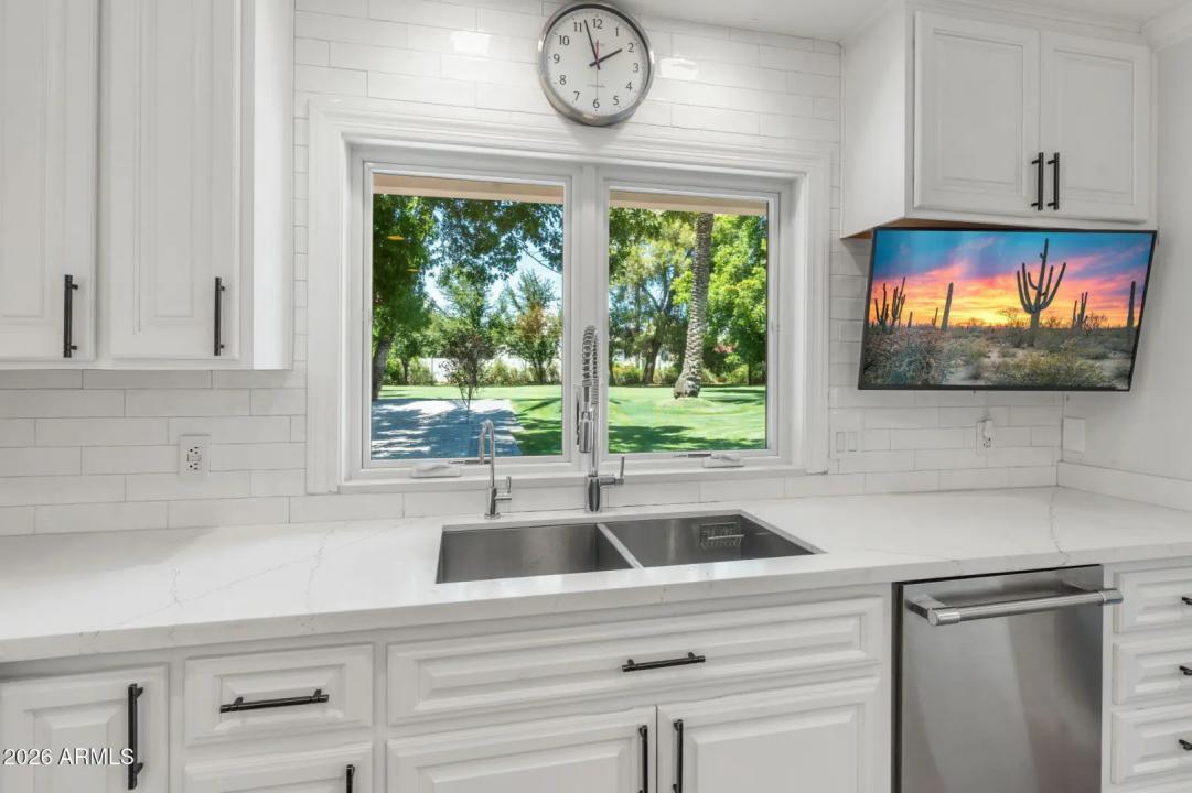 Real Estate Picture 50