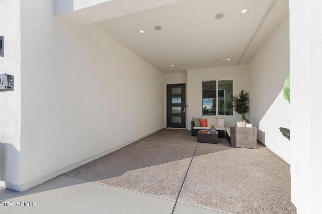 Real Estate Picture 3
