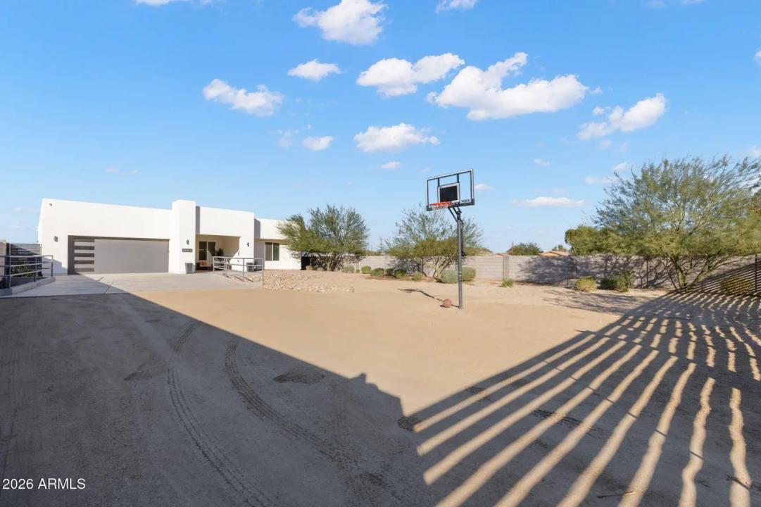 Real Estate Picture 5