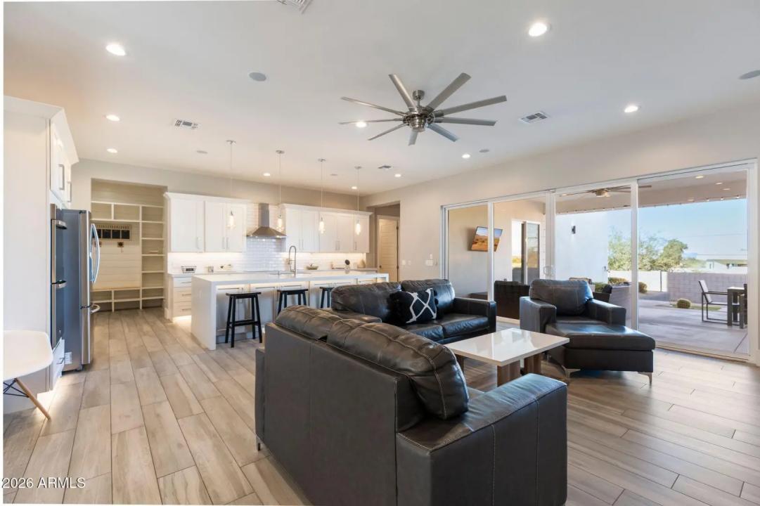 Real Estate Picture 18