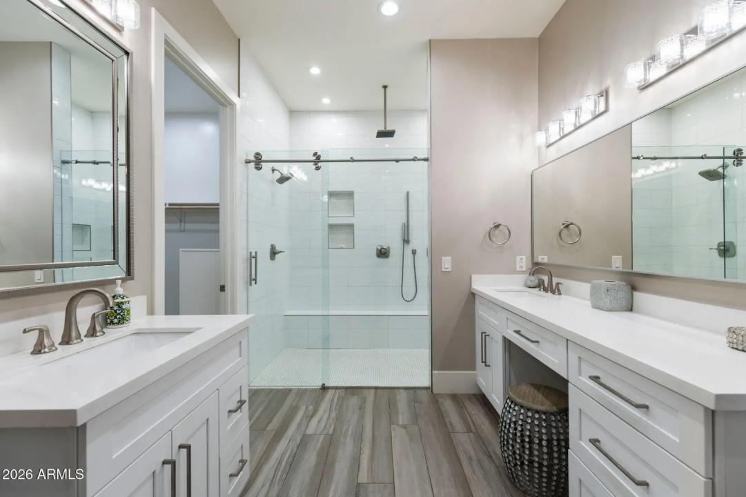 Real Estate Picture 24