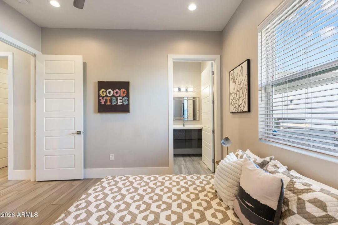 Real Estate Picture 38