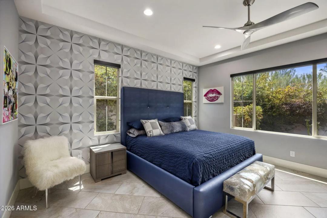 Real Estate Picture 4