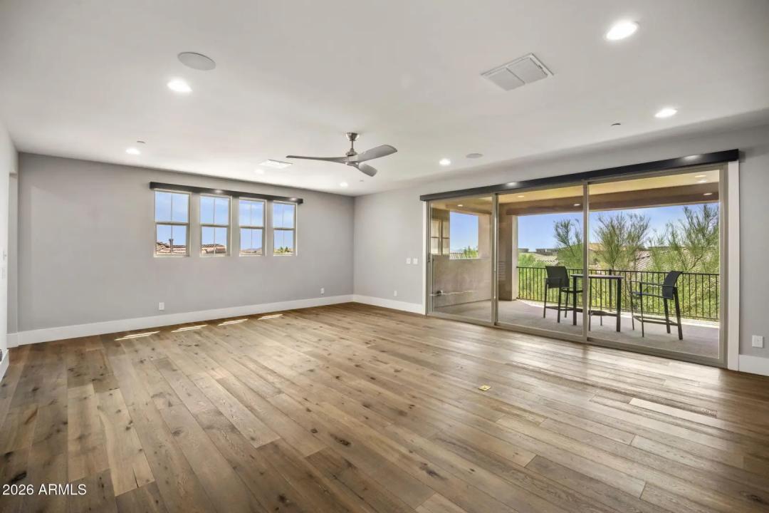 Real Estate Picture 16