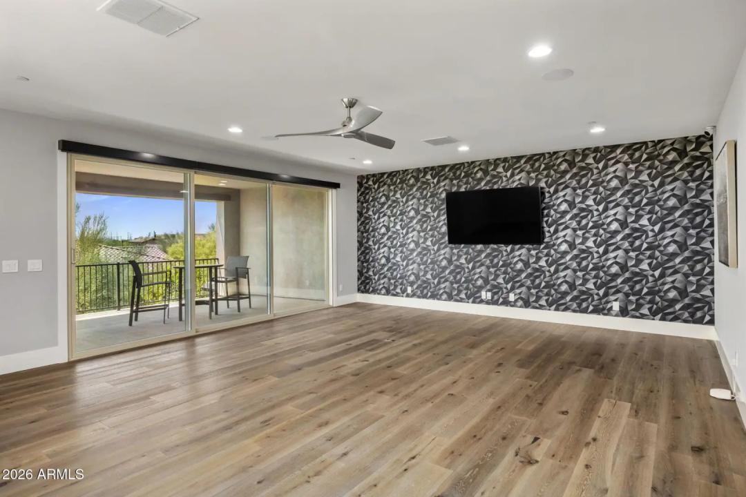 Real Estate Picture 5