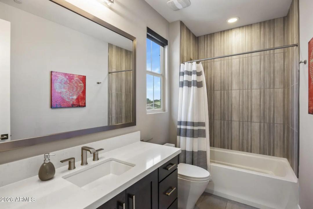 Real Estate Picture 15