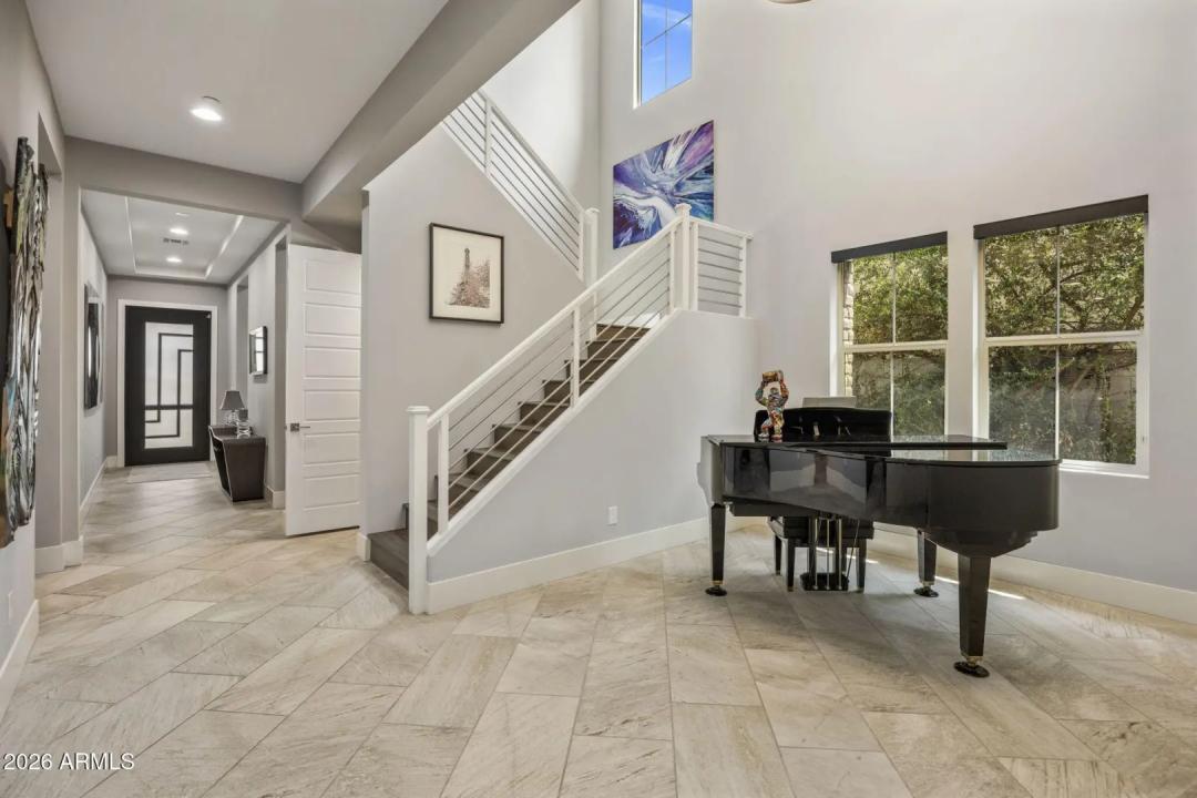 Real Estate Picture 3