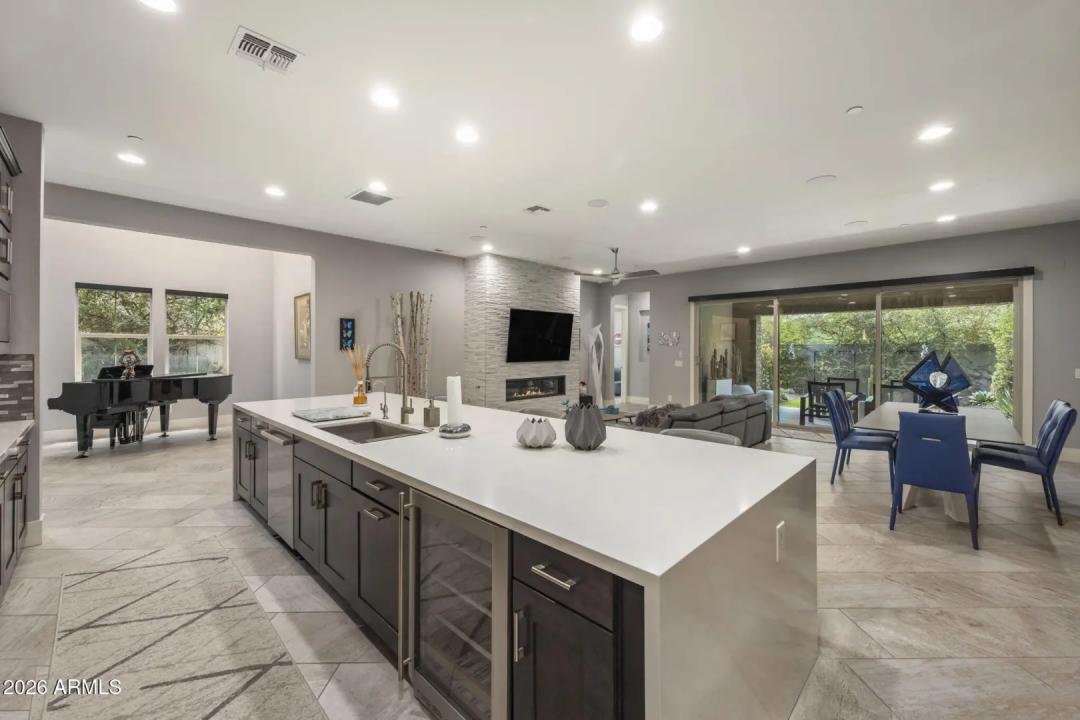 Real Estate Picture 18