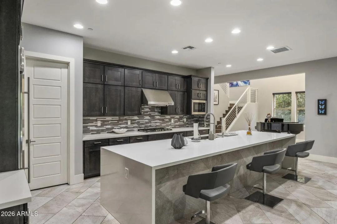 Real Estate Picture 20