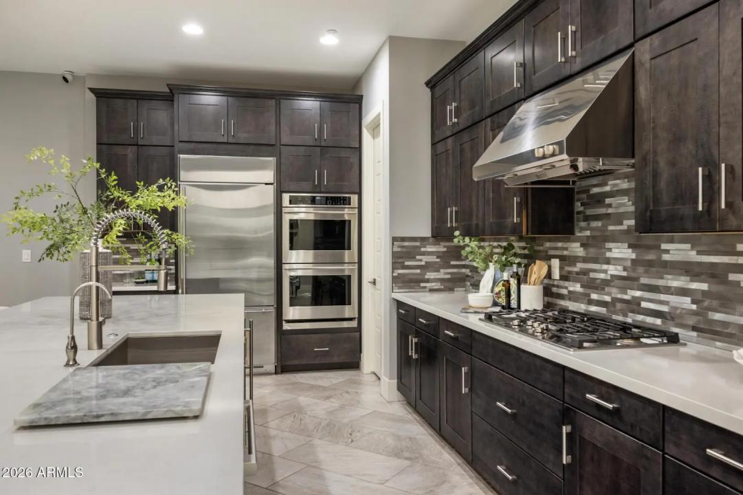 Real Estate Picture 11