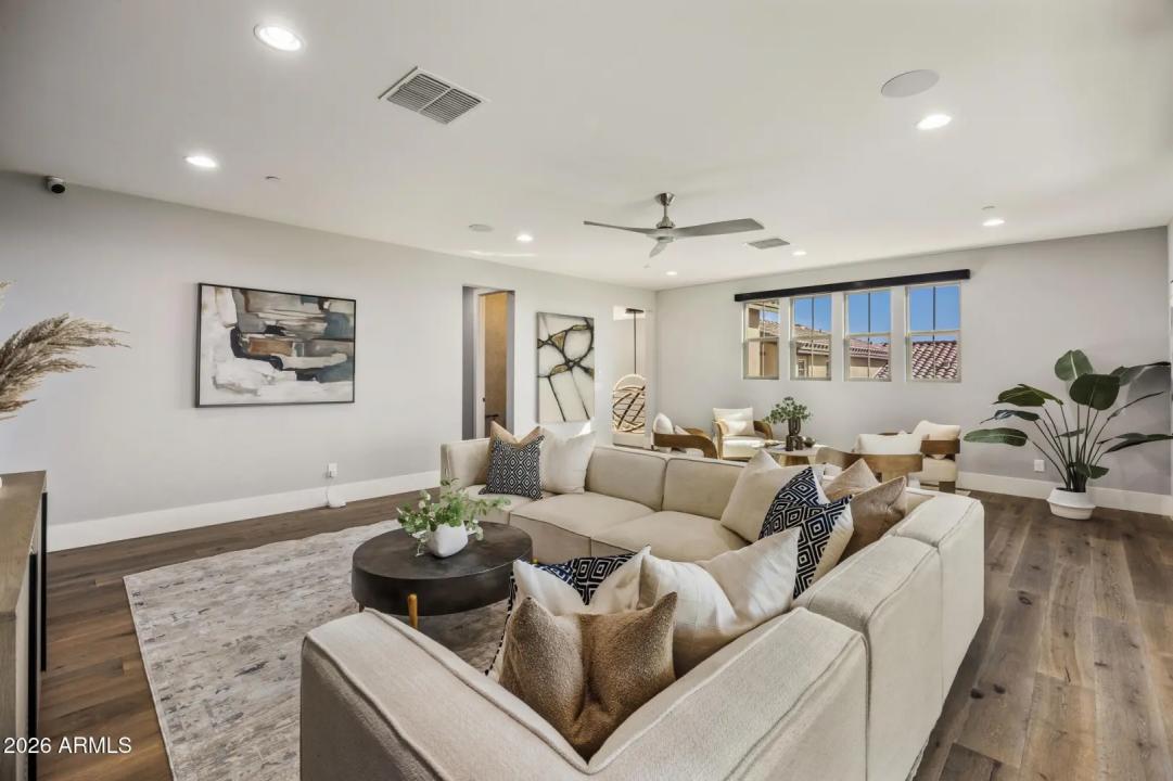 Real Estate Picture 16
