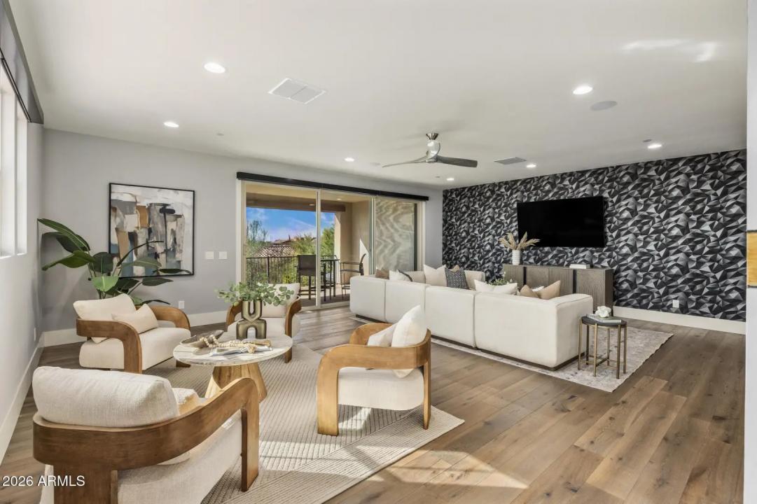 Real Estate Picture 5