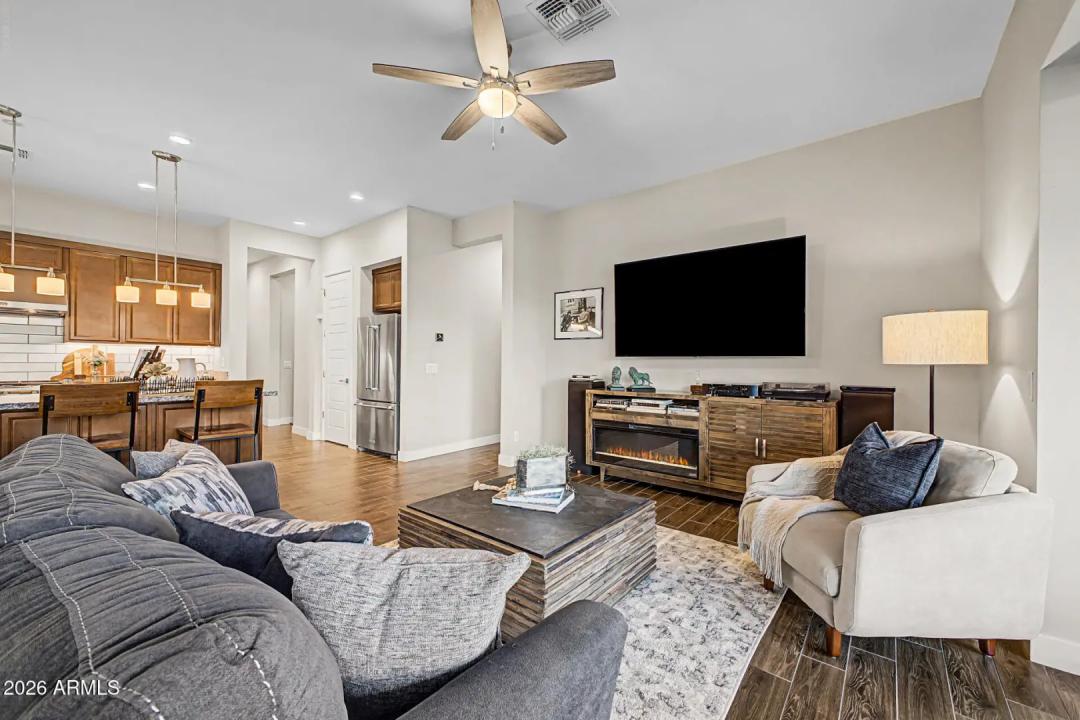 Real Estate Picture 11