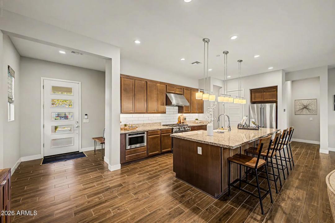 Real Estate Picture 9