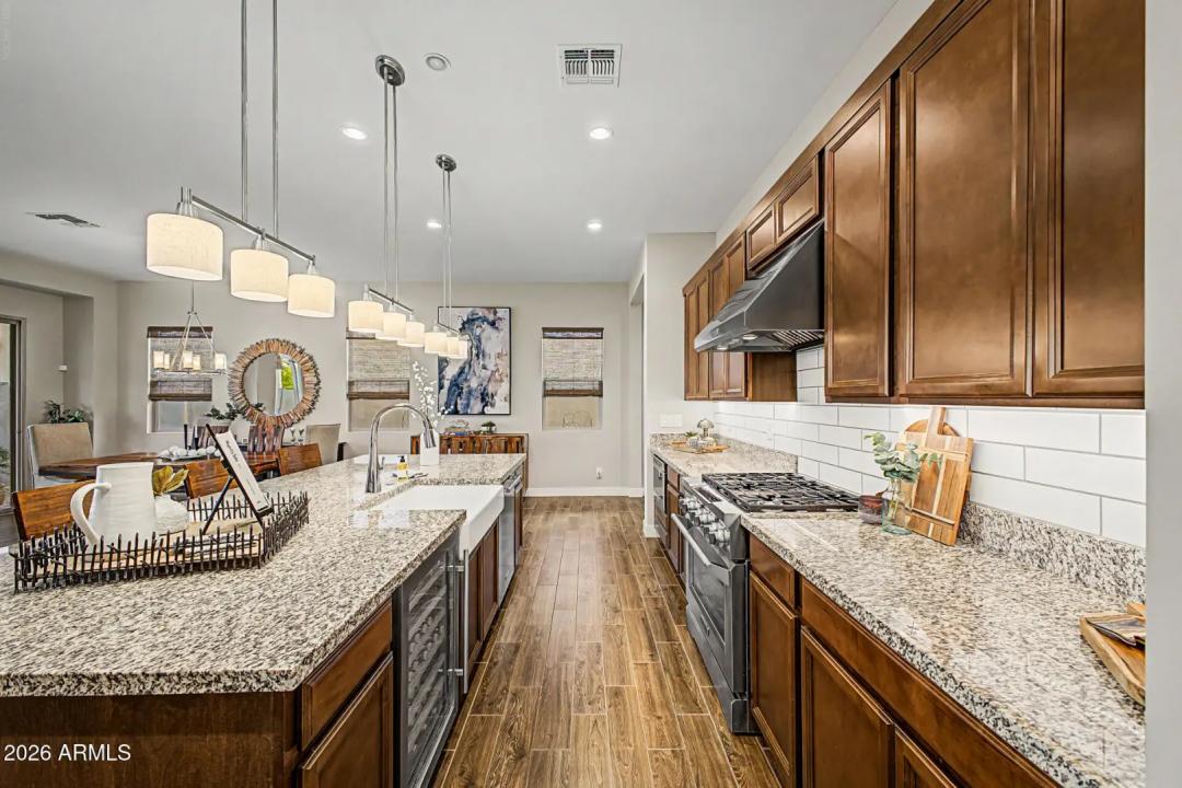 Real Estate Picture 4