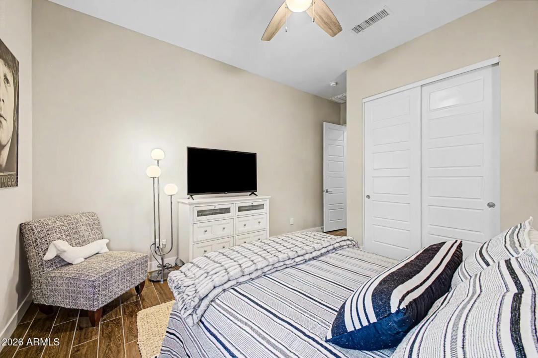 Real Estate Picture 22