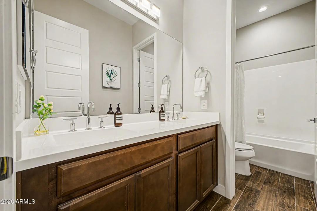 Real Estate Picture 26