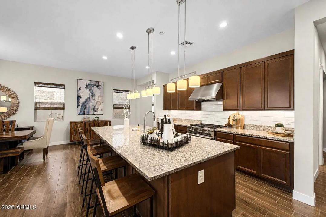 Real Estate Picture 8