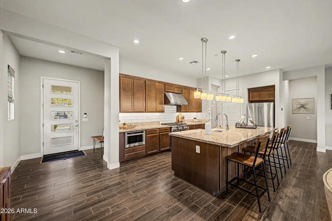 Real Estate Picture 8