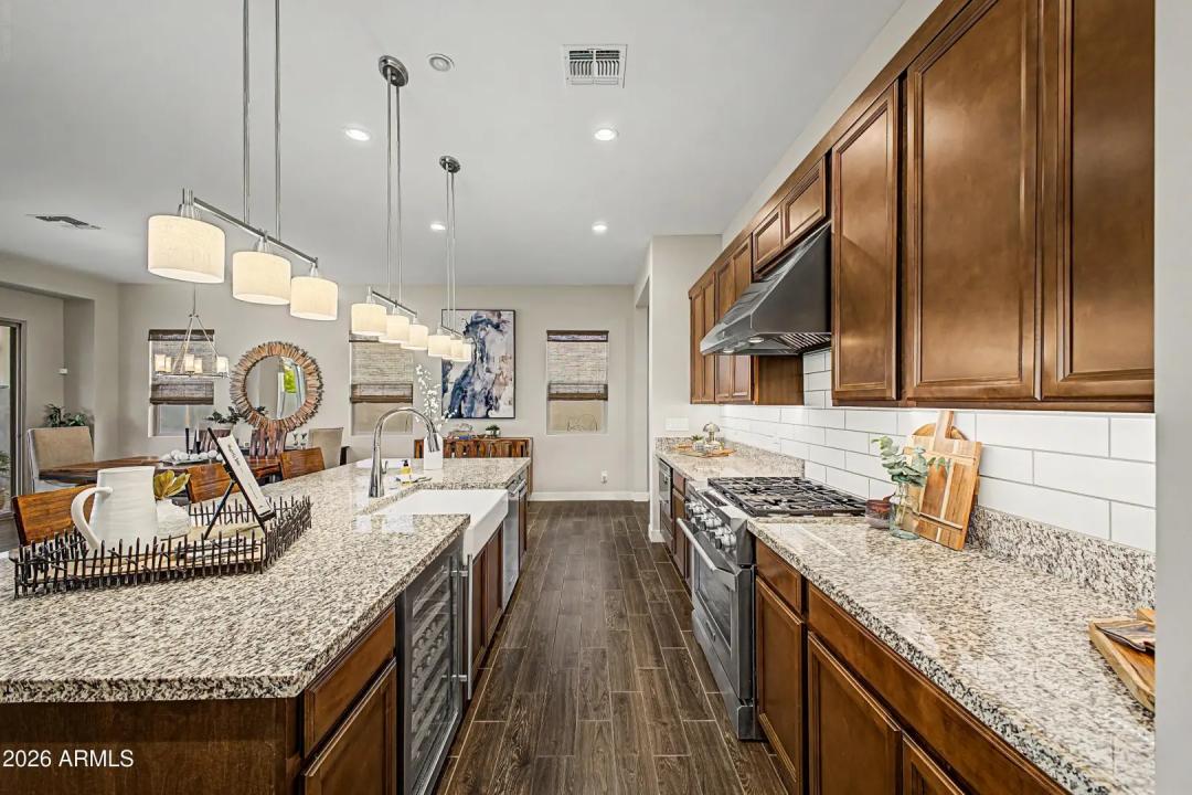 Real Estate Picture 4