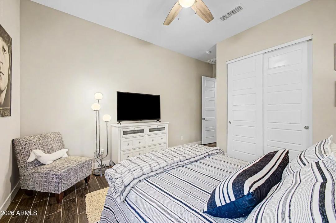 Real Estate Picture 23