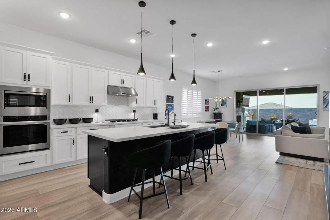 Real Estate Picture 5