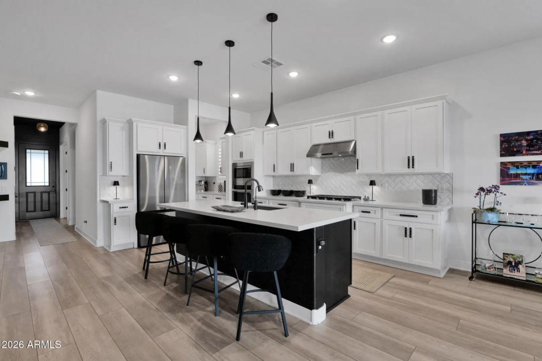 Real Estate Picture 4
