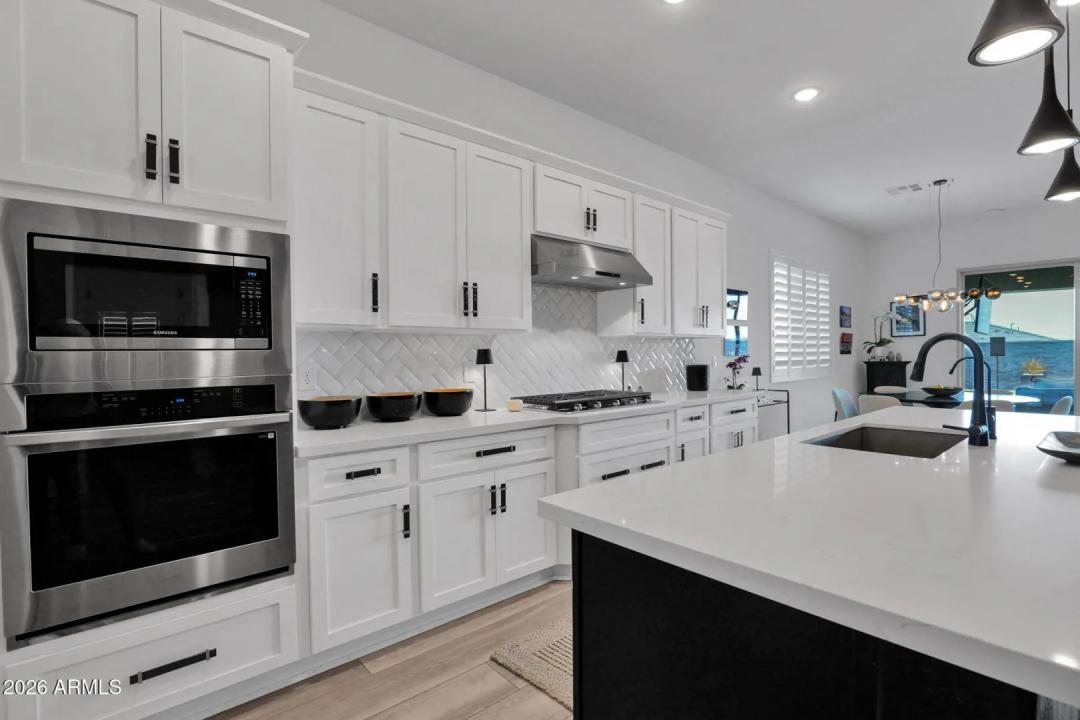 Real Estate Picture 8