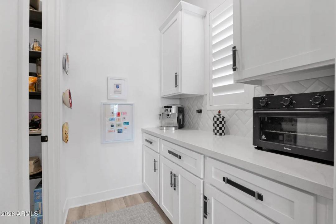 Real Estate Picture 9