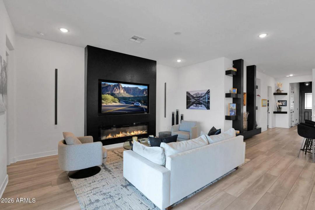 Real Estate Picture 14