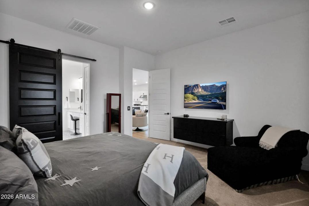 Real Estate Picture 16
