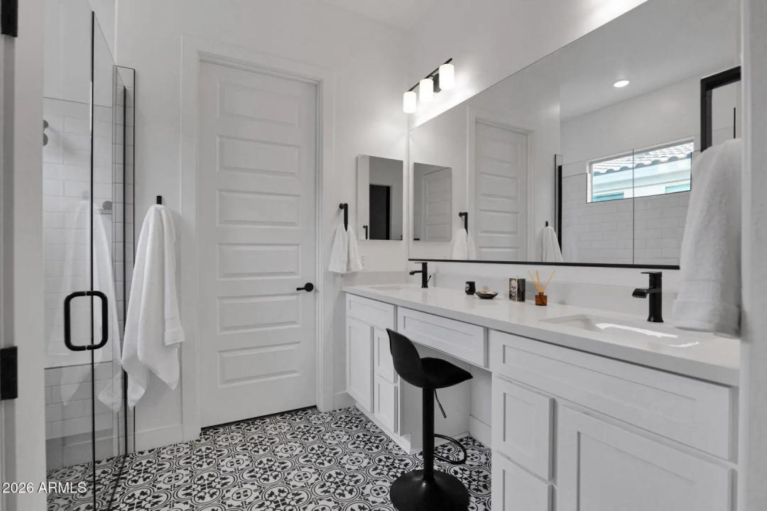 Real Estate Picture 18
